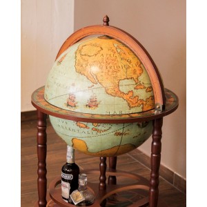 🌍✨Un'ode all'eleganza e alla creatività, questo mappamondo bar è più di un oggetto d'arredo, un'esperienza unica che trasforma il tuo salotto in un luogo di ispirazione e fascino ✨🌍

Ogni dettaglio è pensato per donare alla tua stanza preferita un tocco di classicità, creando un'atmosfera raffinata ed ammaliante.

Scopri il fascino senza tempo di Calipso Laguna. 🌐🍹

Link in Bio!

#mappamondiartigianali #zoffoli #arredomadeinitaly #oggettiarredodilusso #elementidecorativi #complementiarredoluxury #mappamondibar